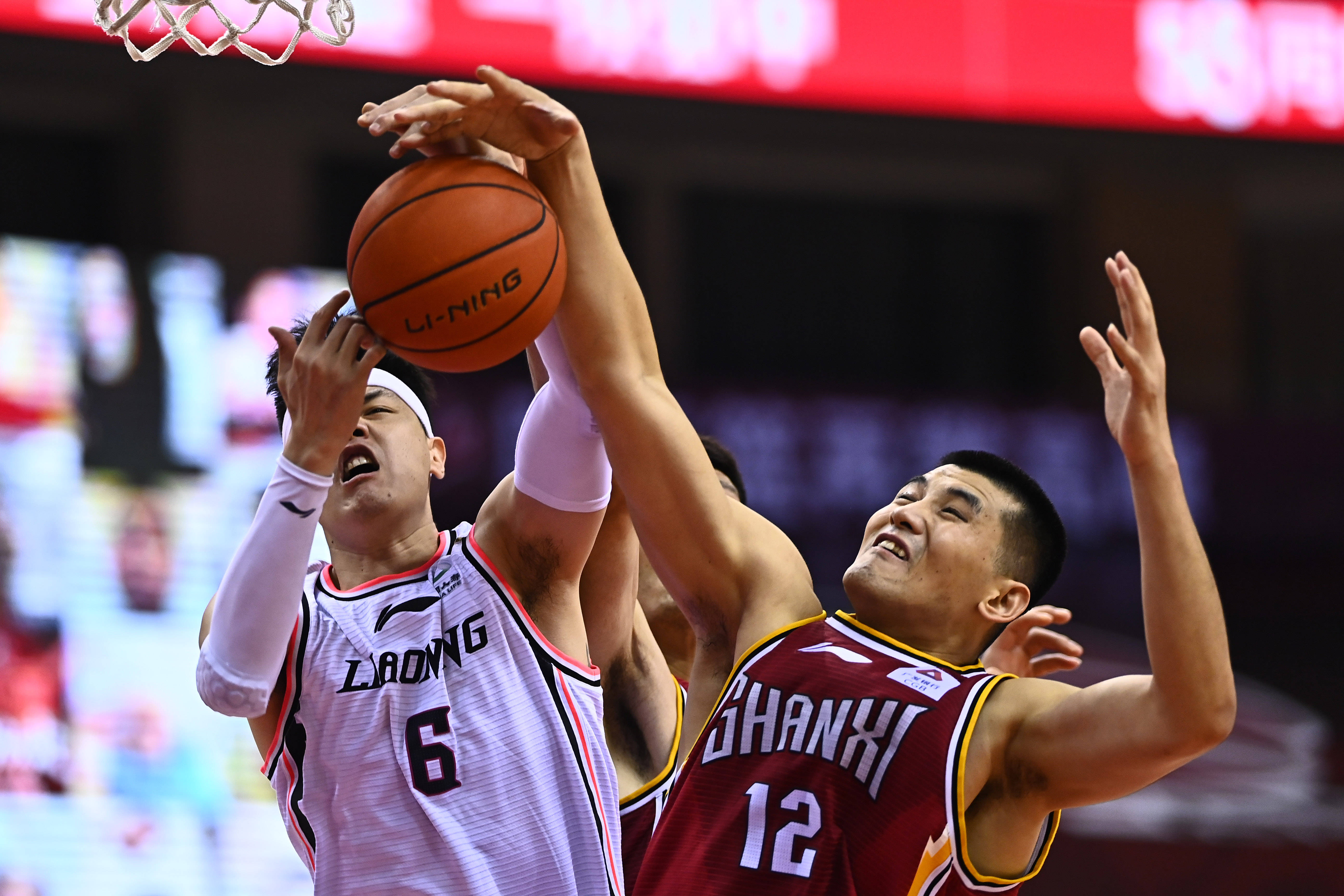 充满挑战的 充满挑战的