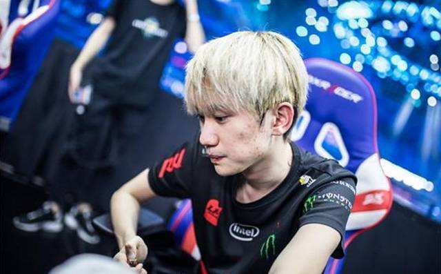 洛里指出 洛里指出