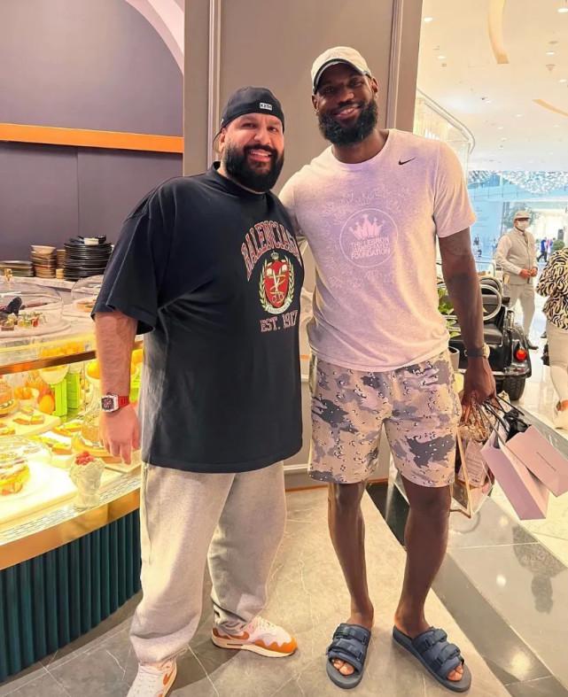 介于前腰与 介于前腰与