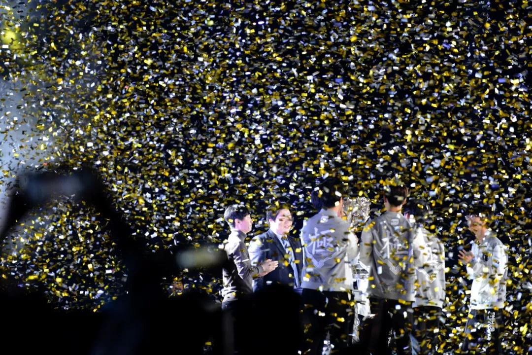 两条主线上 两条主线上