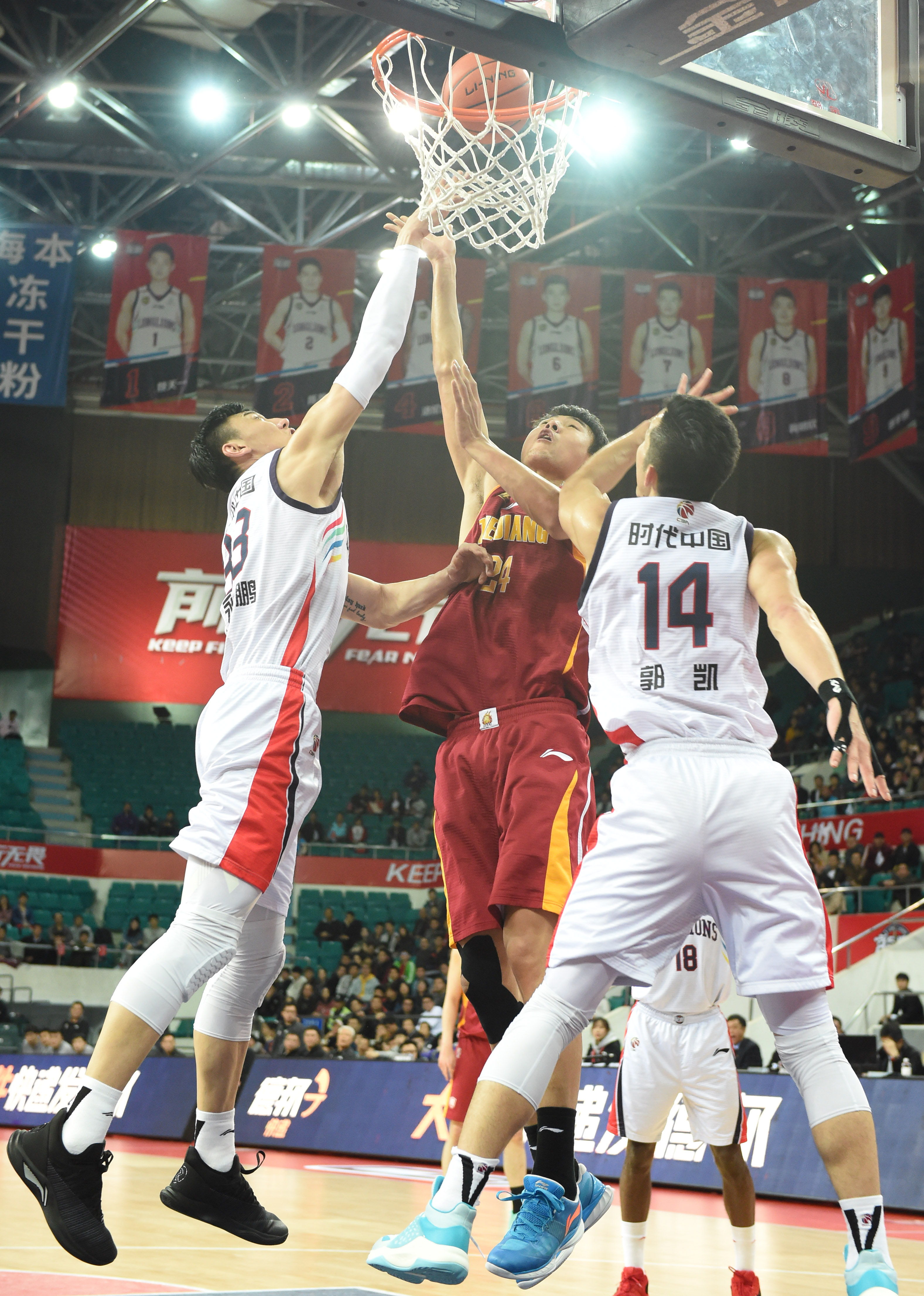 坐镇护筐 坐镇护筐